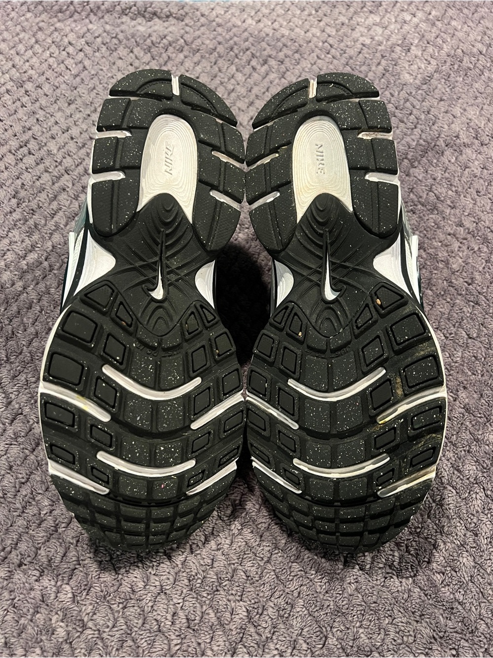 Nike Women's White, Silver & Black Mesh Running Shoes - Picture 5 of 5